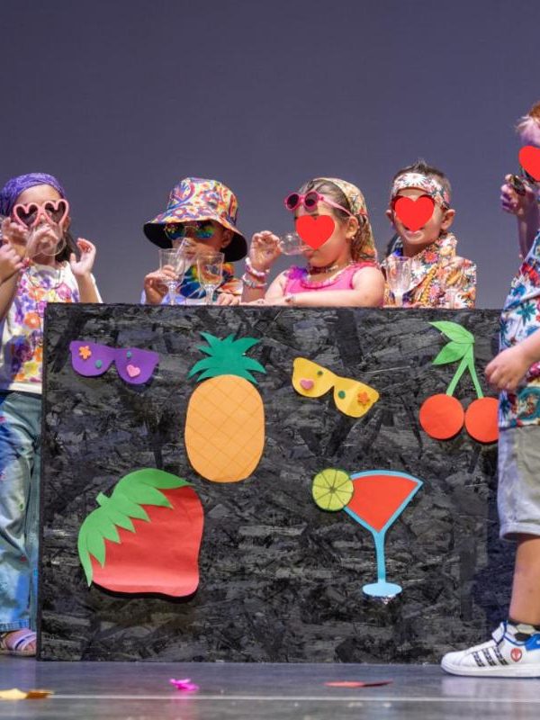 Σχολική εκδήλωση νηπιαγωγείου Καραμέλα με θεατρική παράσταση των παιδιών